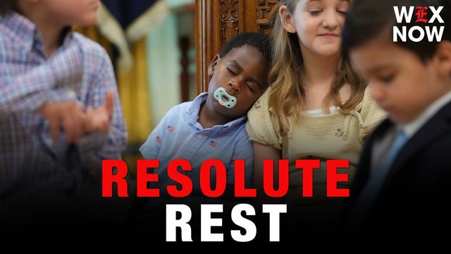 Child dozes off against famous desk during Trump’s accounts speech