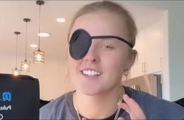JoJo Siwa battling concussion after freak golf cart accident