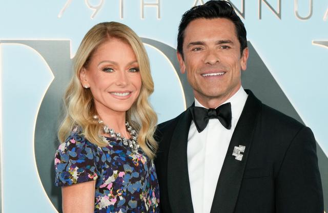 Kelly Ripa's awkward hands are the reason she regrets not having flowers in wedding photos