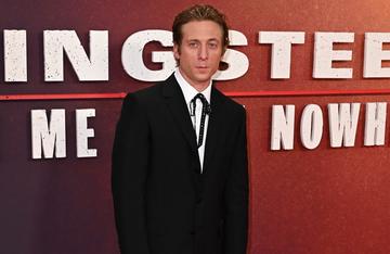 Jeremy Allen White backs social media ban for kids