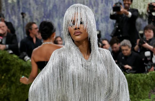 Teyana Taylor cries as she's honoured by Janet Jackson at BET Awards