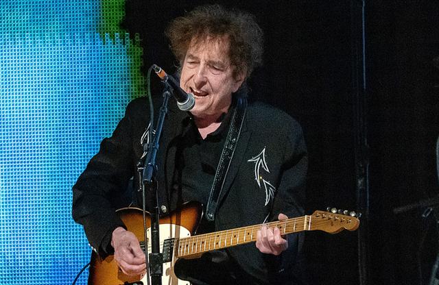 Bob Dylan's guitarist Bob Britt denies rumour he was 'fired'