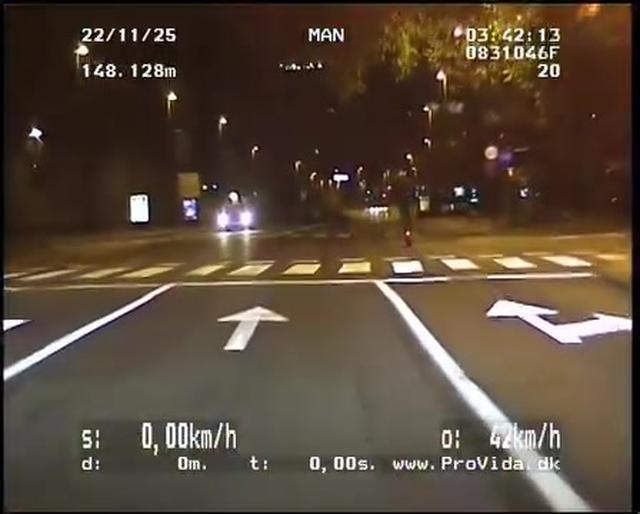 Policisti ujeli voznika električnega skiroja: plačati mora skoraj tisoč evrov kazni