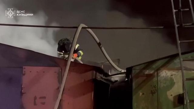 Srhljivi posnetki: ruski napadi na Kijev zahtevali žrtve