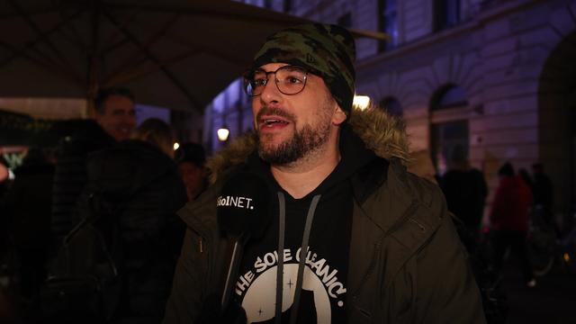 Kuhano vino štiri, kranjska klobasa 12 evrov: 