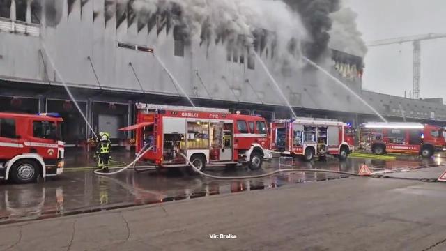 Ogromne razsežnosti požara na Letališki ulici, znanih je več podrobnosti #foto