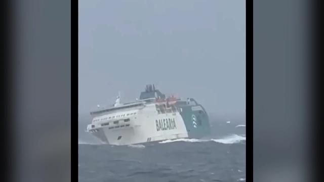 Ekstremne razmere na morju: turbulentna plovba s 1.200 potniki