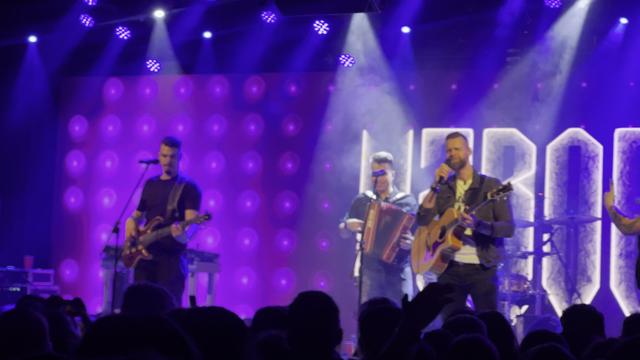 Skupina Vzrock v Cvetličarni prvič v živo predstavila prvenec Bad Boy #foto