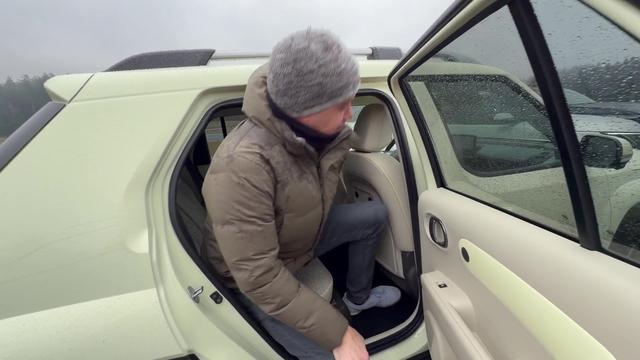 Z višino košarkarja na zadnje sedeže? Presenečeni boste, kje je sedel najbolje.