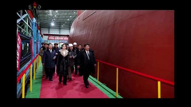 8700 ton strahu: Severna Koreja prvič razkrila jedrsko podmornico