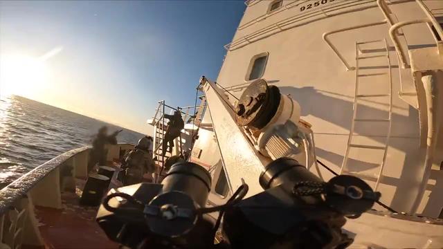 Spektakularen posnetek zajetja ladje iz Rusije