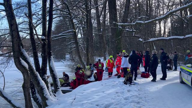 Nesreča v Ljubljani: v Koseški bajer padli dve osebi #foto