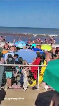 Redek pojav povzročil hudo tragedijo: umrl 29-letnik, 35 ljudi je ranjenih