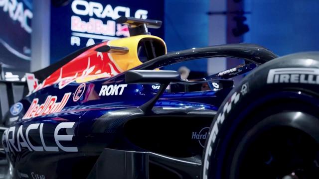 Audi pokazal svojo srebrno puščico, prvi dirkalnik F1