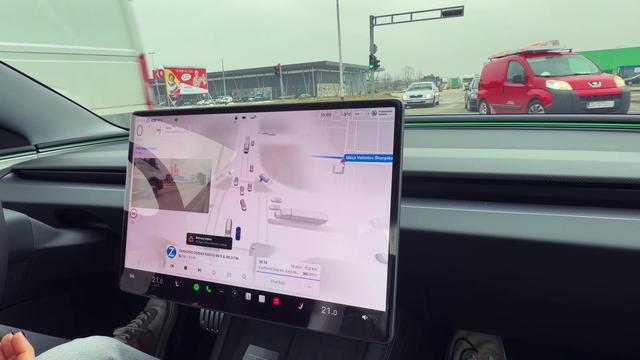 V Zagrebu je vozil avto, ne človek – in nihče ni opazil razlike