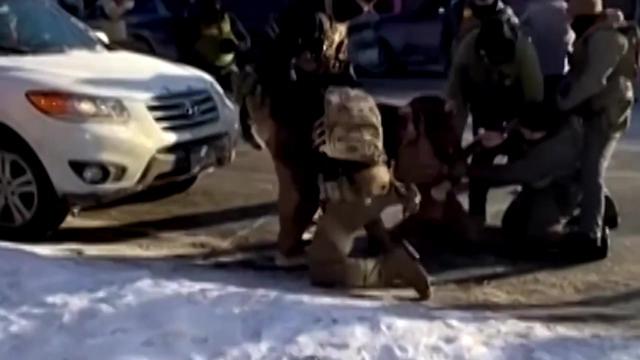 Trumpova ofenziva: šest primerov, kjer dokazi rušijo uradne razlage