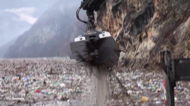 Šokantni prizori iz BiH: v reki kosi pohištva, gospodinjski aparati in poginule živali #foto