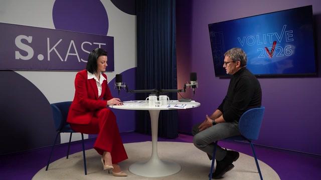 Dvoboj med Janšo in Golobom vse bolj tesen