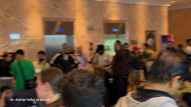 Slovenska popotnica, ki je obtičala na letališču v Dubaju, za Siol.net: Smo kot v vakuumu