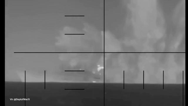 Iransko fregato so potopili Američani. Objavili so posnetek napada.