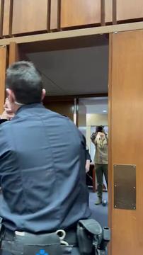 Nekdanji marinec v kongresu kričal: Amerika noče poslati svojih sinov v vojno za Izrael