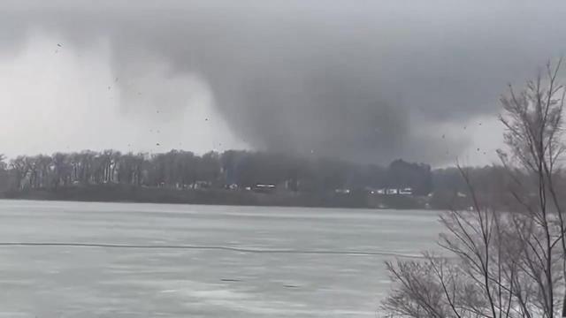 Uničeval je vse pred seboj: v silovitem tornadu umrle štiri osebe