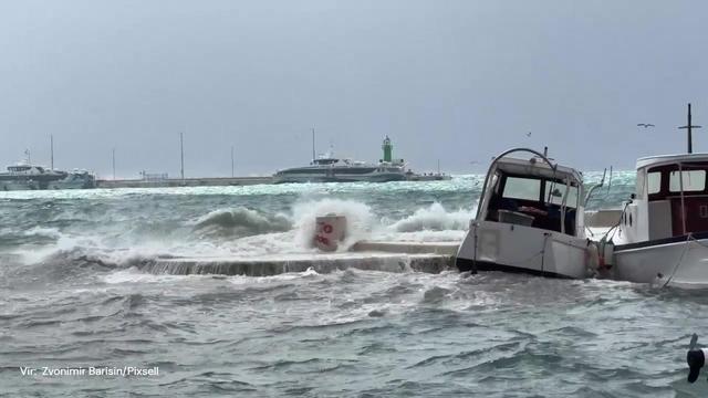 Drama tudi na Hrvaškem: Split pod vodo, v Zagrebu rdeč alarm