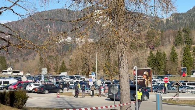 V živo: Slovenci v igri za stopničke, policija obrača vozila