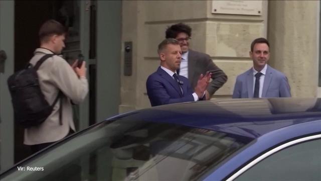 Peter Magyar vidno razburjen odkorakal iz predsedniške palače