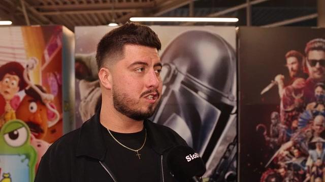 Stoječe ovacije: česa takšnega se v Sloveniji ni lotil še nihče