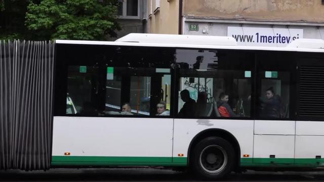 Danes že drugi napad v Šiški: 31-letnica se bori za življenje #foto