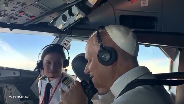 Tako navdušen je bil papež, ko je sedel v pilotsko kabino