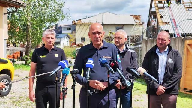 Župan Komende: Ni hiše, ki ne bi bila poškodovana. To je obljubil premier Janša. #foto