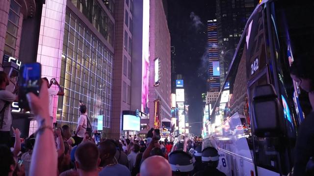 Kakšni prizori iz New Yorka! A po slavju tudi uničevanje.