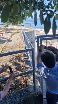 Vojna za plažo na Hrvaškem, poslanec z brusilcem nad hotel Hilton