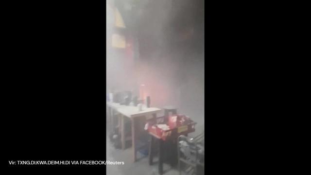 Zagorelo v priljubljeni četrti, umrlo več kot 20 ljudi