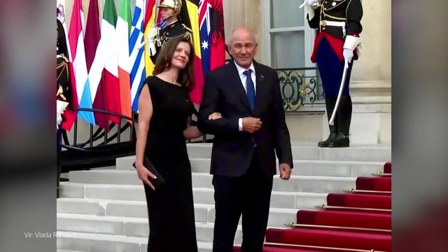 Zakonca Janša v predsedniški palači večerjala z Macronom