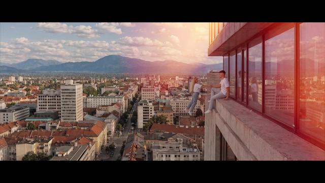 Je priljubljena slovenska pevka zaljubljena?