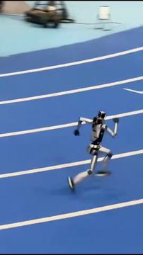 Robot presegel rekord Usaina Bolta