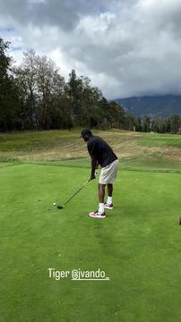 Lakersi veslali in igrali golf na Bledu, Luka delil ponesrečen poskus soigralca