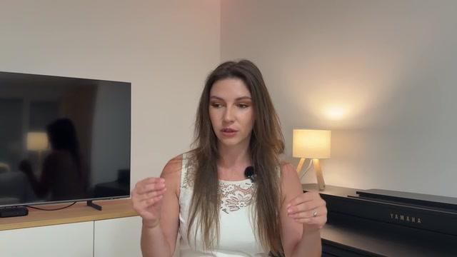 Zala Klopčič: Bo Janez Janša res bral vaše SMS-e? Referendumska kampanja je šla predaleč.