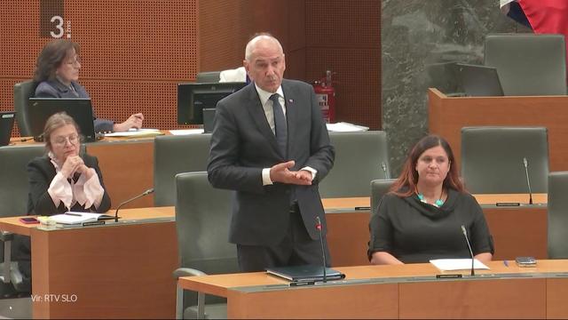 Janša po dogajanju v Romuniji: Zadeva bi lahko ogrozila slovenske javne finance