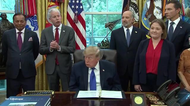 Trump govoril o zaspanem Bidnu, nato pa sam zaspal pred kamerami