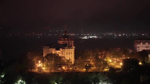 Noč groze v Kijevu, medtem ko je Putin praznoval 74. rojstni dan #vŽivo