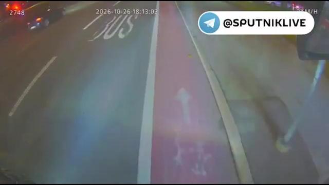 Trčila avtobus in dostavni robot: drugi 