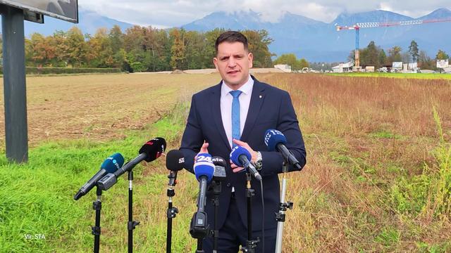 Stevanović odgovarja na očitke o zlorabi funkcije: Ne vem, pred čim naj se branim