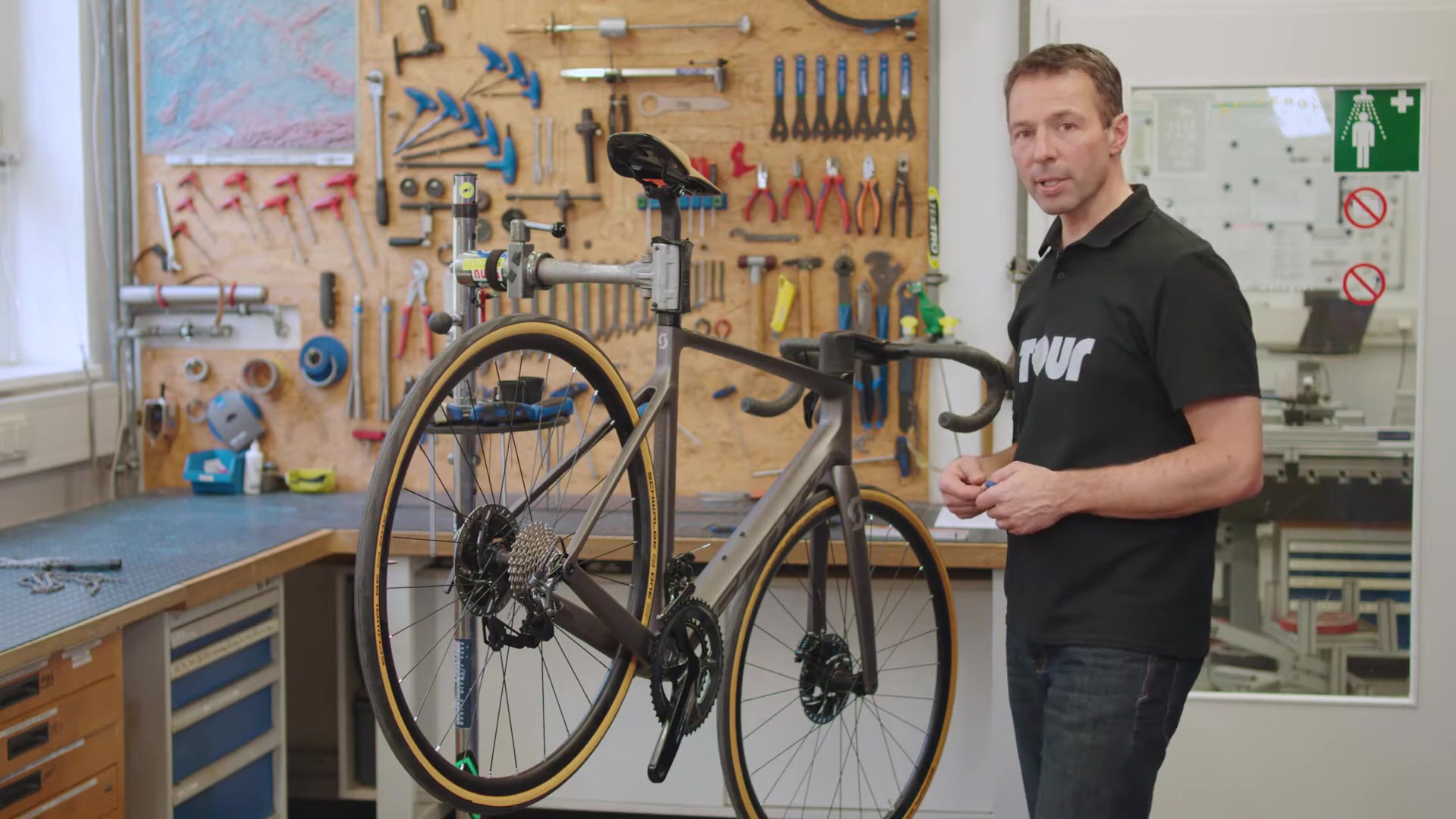 Shimano Schaltung - Umwerfer am Rennrad richtig einstellen: Video-Anleitung
