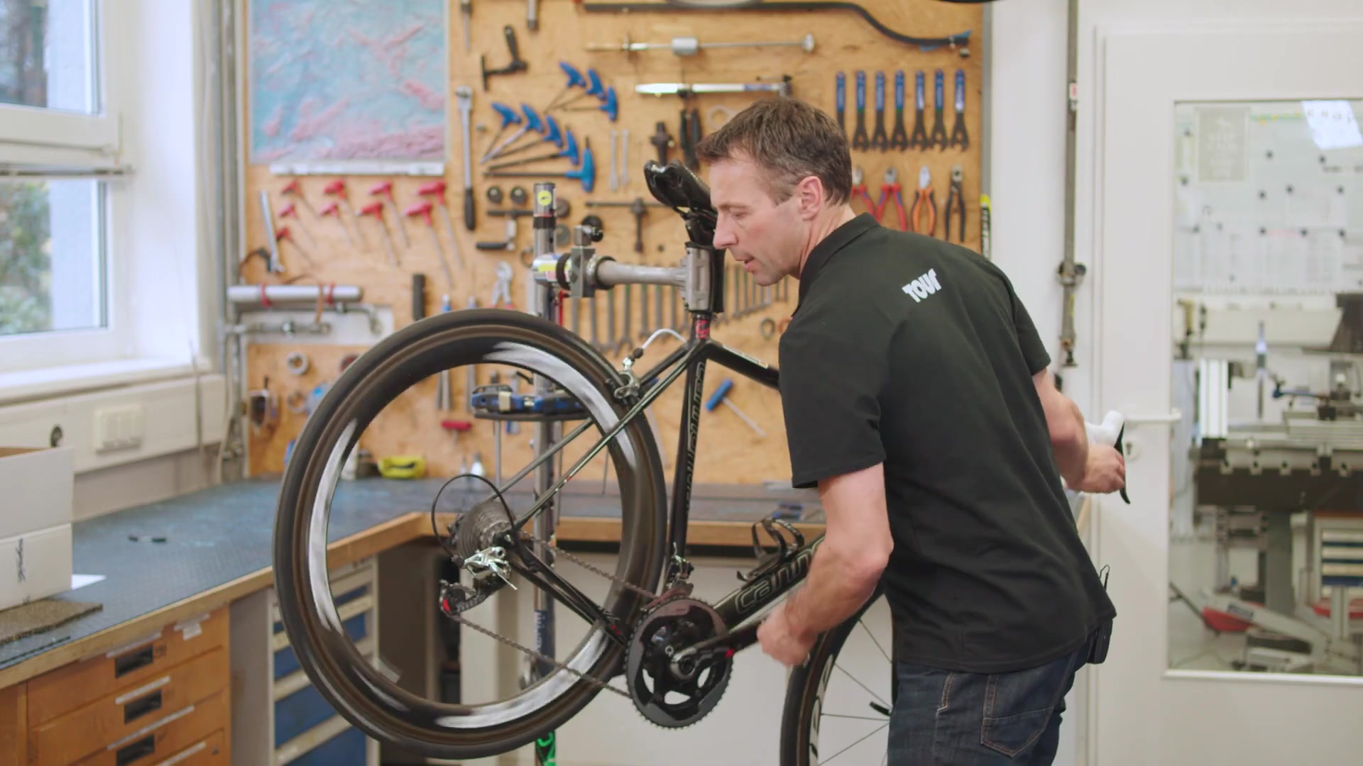 SRAM Umwerfer am Rennrad richtig einstellen: Video-Anleitung