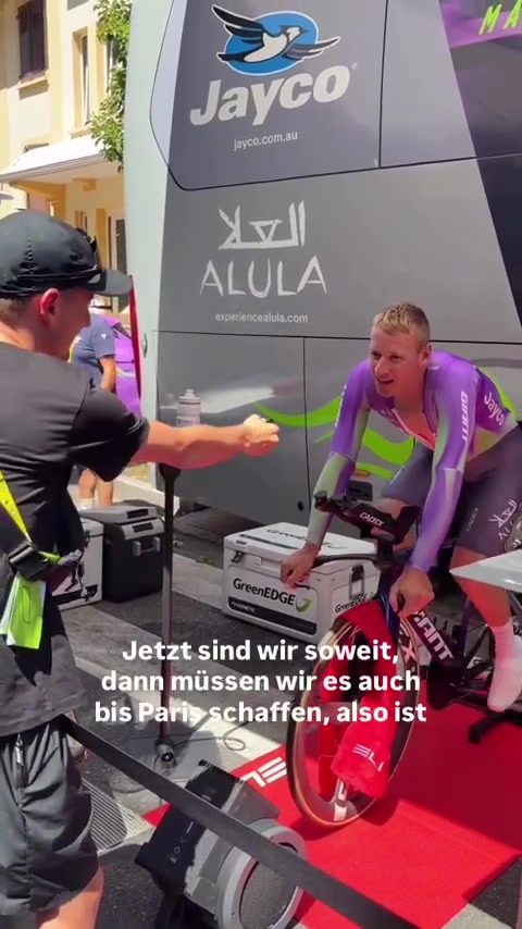 Pascal Ackermann vor dem Einzelzeitfahren über die Etappe, Bergankünfte & das Ziel in Paris.