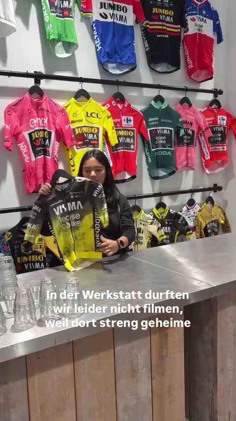 TOUR-Redakteur Leon Weidner war beim Team Visma zu Besuch